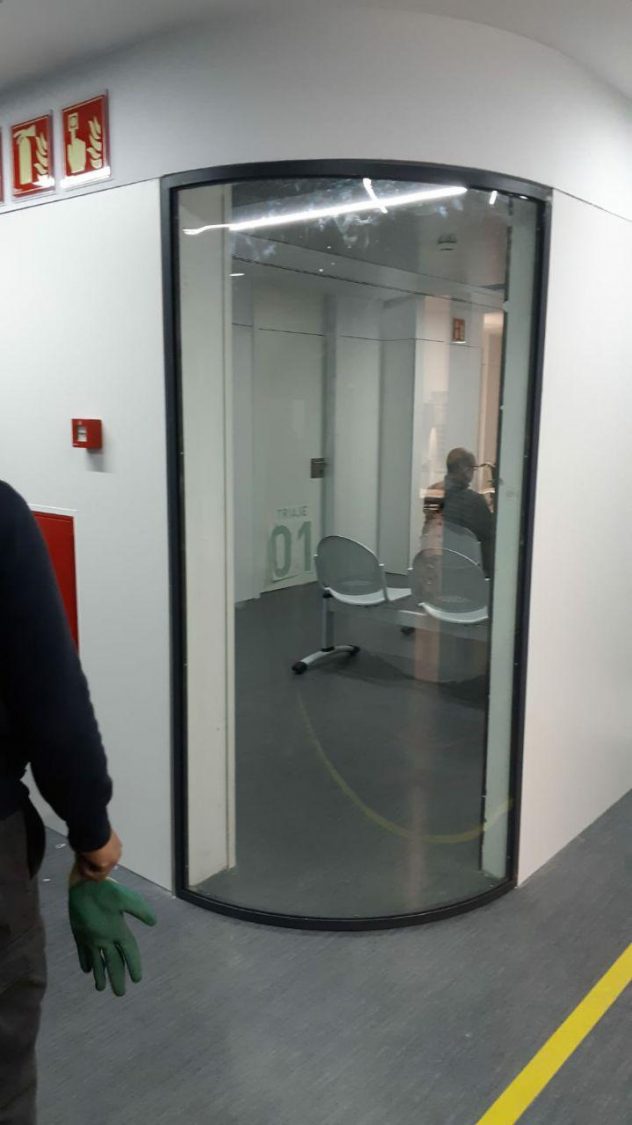 Cristal curvo, Hospital de Elche